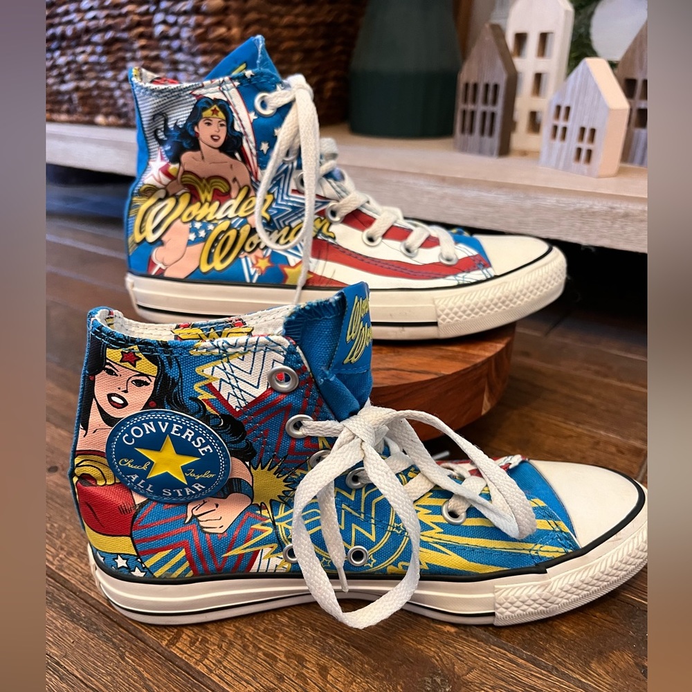 DC Comics Wonder Woman Hi Top Converse